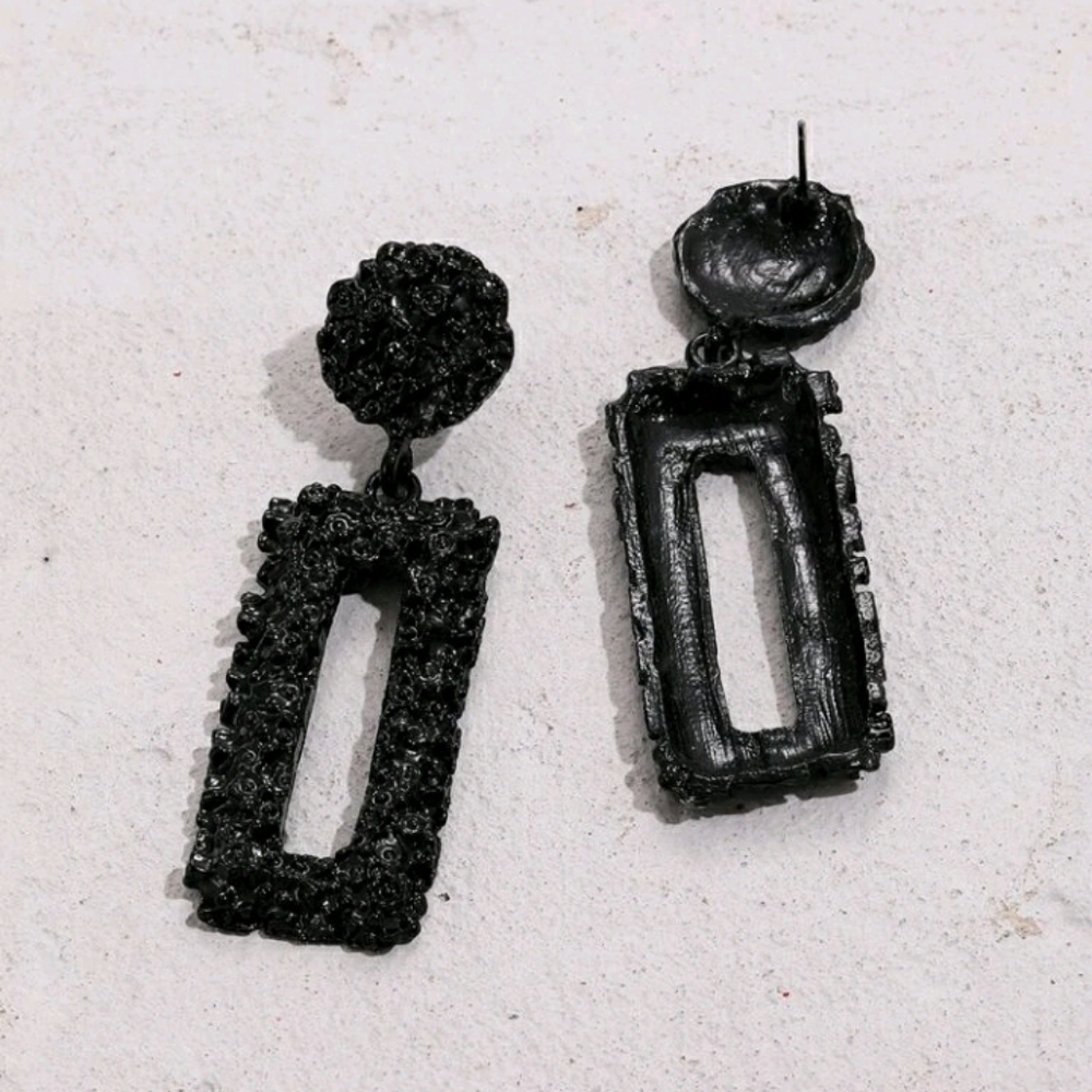 New Black Geometric Earrings - Picture 2 of 5